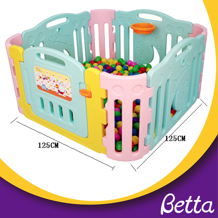 روضة الأطفال الملونة من Bettaplay، Play Yard Fencing.jpg