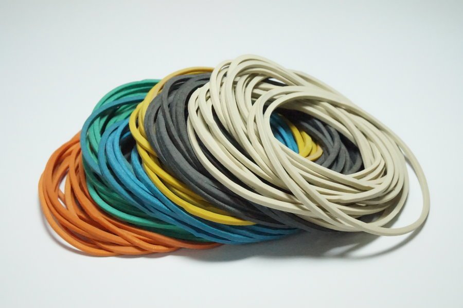 60% natural rubber bands